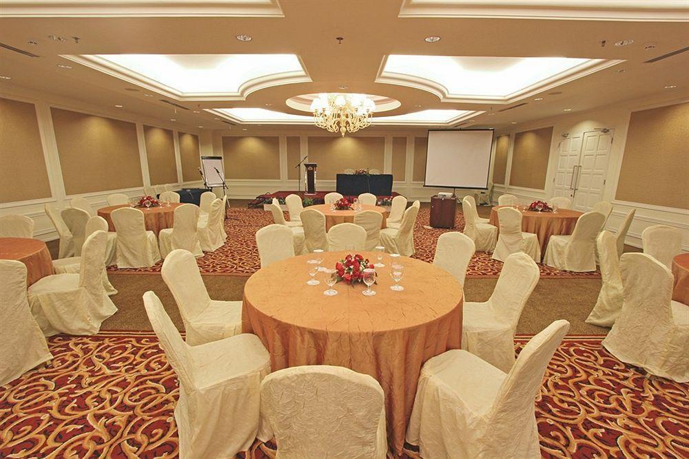 Harmoni One Convention Hotel And Service Apartments Batam Exterior foto